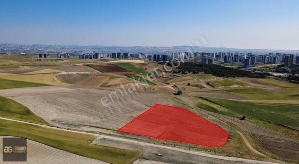 Susuz Tombakkaya'da 3 Adet 4+1 Daire Getirili 818 M² İmarlı Arsa