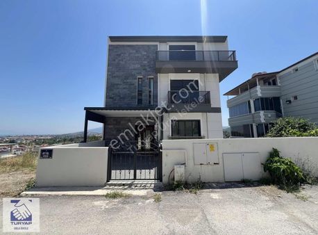 Urla Zeytinalanında Deniz Manzaralı 2+1 Daire