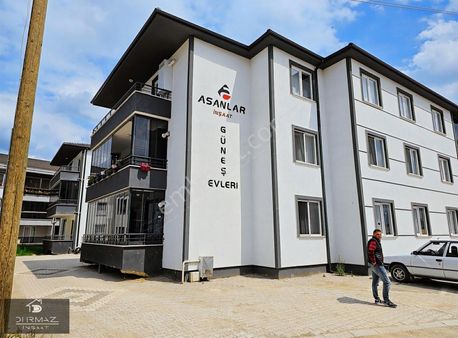 Akyazı Yeni Mahalle'de Geniş Ve Sıfır 3+1 Giriş Kat Fırsatı!