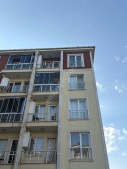 İstasyon Caddesinde Satılık 1+1 Doğalgazlı Daire