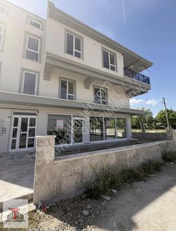 Kartal Gayrimenkulden Uydukent'de Kiralık Dükkan