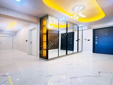 Ercin Yapı Dan Şık Tasarımlı Beylikdüzünde Geniş 3+1 Daire