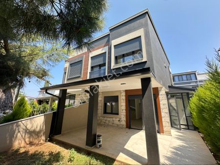 İzmir Seferihisar Ürkmez De Satılık Geniş Bahçeli 3+1 Yazlık Villa