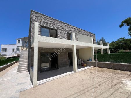 Turgutreis Bahçelievler’de Satılık 2 + 1 Bahçe Katı