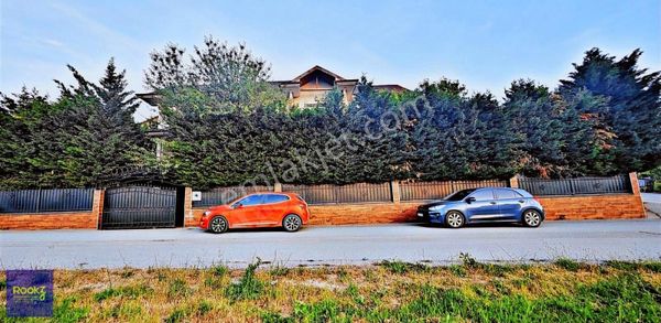 Demirci Mh. Satılık Özel Bir Villa