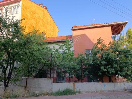 Uşak Karaağaç Mahallesi Tekn Uluyolunda 3+1 2.5 Katlı Müstakil Ev