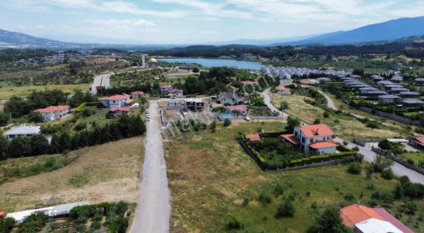 Çiniliköy Nif Kent Sitesnde Mükemmel Konumda 1201m2 Villa Arsası