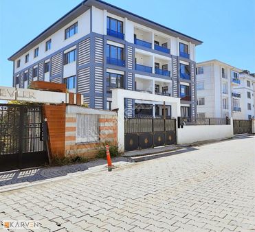 Büyükçekmece'de E5 Yürüme Mesafesinde Sıfır 2+1 Arakat Daire