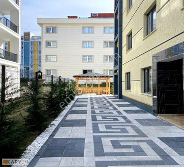Beylikdüzün'de Kısa Katlı Site İçi 2+1 Arakat Daire