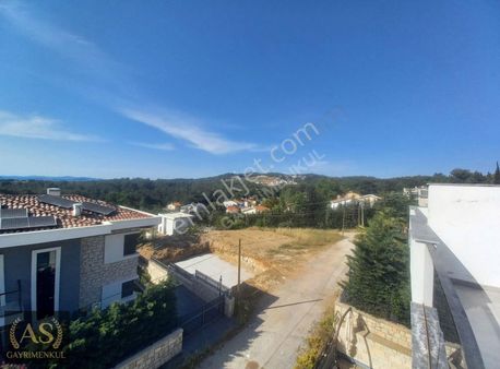 As Gyd.urla Kalabak'ta Geniş Bahçe Alanı Bulunan 4+1 Sıfır Villa