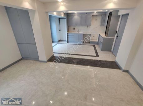 Selçukbey Mah. Sıfır Ebeveyn Banyolu Geniş Oturumlu 3,5+1 Daire