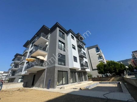 Kuşadası Davutlar 'da Havuzlu Kapalı Otoparklı 1+1 Sıfır Daire