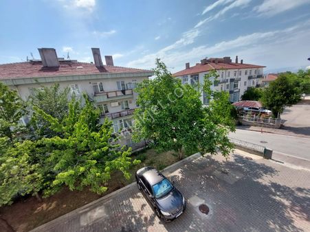 Göral Emlaktan 3+1 Öveçler Mahallesi Malazgirt Bulvarı Yakını Ara Katta Kombili