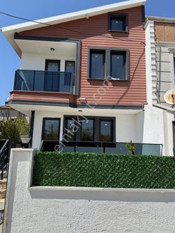 Ata Gayrimenkul,den Sahile 500 Metre Mesafede 2+1 Müstakil Villa