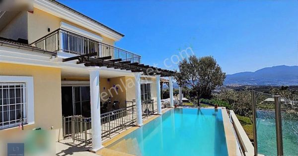 Kuşadası Yaylaköyde Müstakil 4+1 Havuzlu Deniz Manzaralı Villa