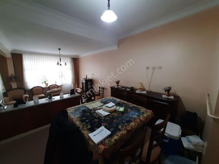 Asemlak'tan Vişnelik Mh.de Çift Balkonlu Kiralık Asansörsüz 2+1 Daire