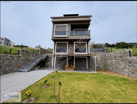Çandarlı Bimeyko Da Deniz Manzaralı Satılık Villa