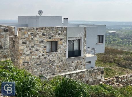 İzmir Foça Foçaköy'de Satılık 300m2 Müstakil Dubleks Taş Villa