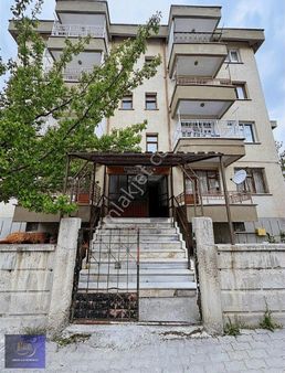 Ahmet Yesevi Cad Çok Yakın 3 Cepheli Bakımlı Arakat 2+1 Daire