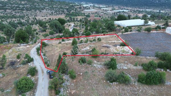 Erdemli Kızılen Yaylasında 2 Kat Konut İmarlı 2 Adet Villalık Arsa...