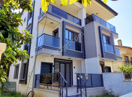 Denize 20 Mt Mesafede Sıfır Yapı Denetimli İskanlı 4+1 Yazlık