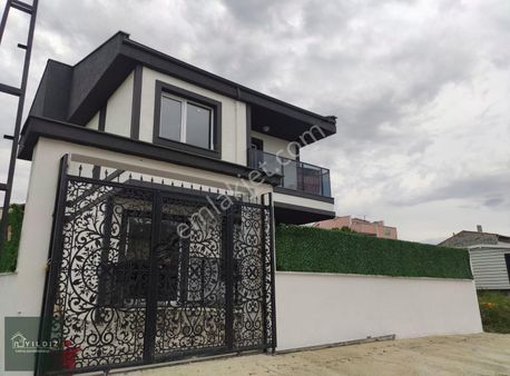 İki Katlı Müstakil Ulusal Marketlere Yakıngeniş Bahçeli