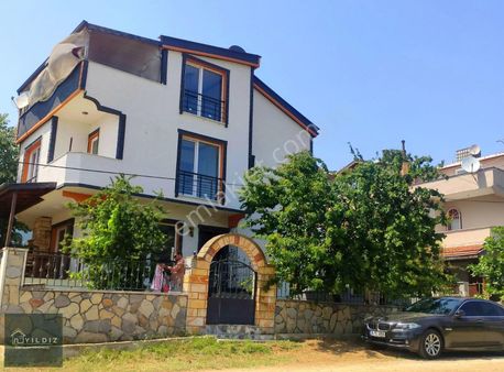 Köşe Başı Geniş Bahçe Kullanımı Denize Yakın Müstakil Villa