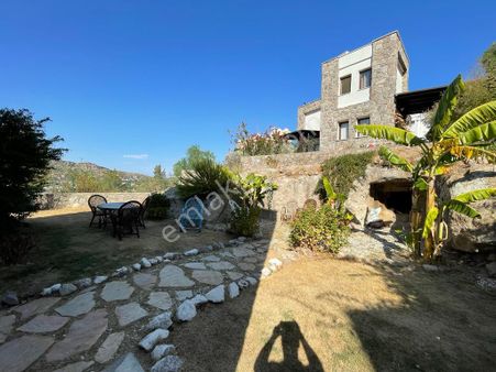 Bodrum Göltürkbükün'de Satılık Müstakil Bahçeli Dubleks 2+1