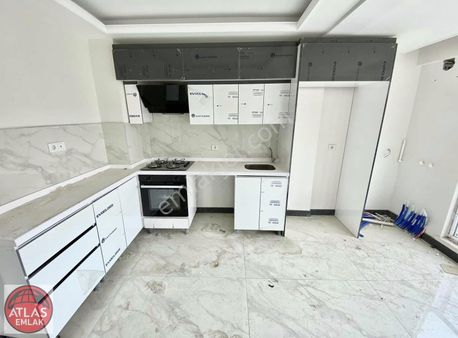 !!atlas Emlak'tan Yıldırımda Ara Kat Cadde Üzeri 3+1 Geniş Daire
