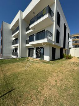 Views Emlak’tan Kuşadasında Araç Takaslı Özel Bahçeli Giyinme Odalı 1+1