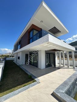 Tek Müstakil Özel Havuzlu 4+1 Sıfır Satılık Villa