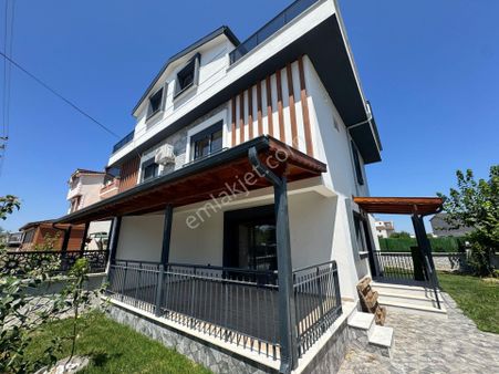 Dikili Cumhuriyette Satılık Sıfır 4+1 Tripleks Lüks Villa