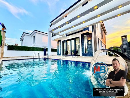 Satılık Didim Efeler Mh. 3+1 Ayrı Mutfak Tam Müstakil 300m2 Havuzlu Ve Bahçeli Villa Özel Otoparklı