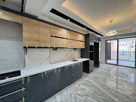 Pi Emlak'tan 2+1 Çamlıca'da Giyinne Odalı 125 M2 Lüks Daire