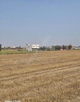 Beyceli De Tek Tapu Köşe Parsel 350 M2