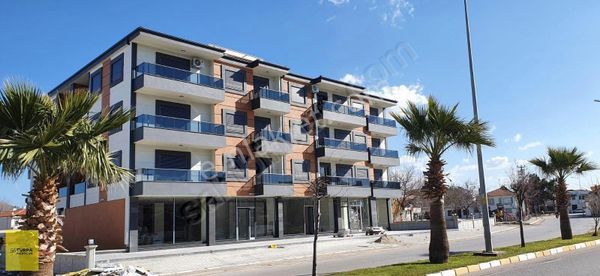 Altınovada Cadde Üzeri Satılık Dükkan