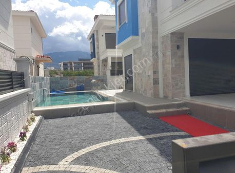Davutlar Da 4+1 Özel Havuzlu Villa