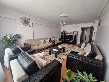 Manzaralı,geniş Ve Ebeveyn Banyolu Cam Balkonlu Ferah Daire!