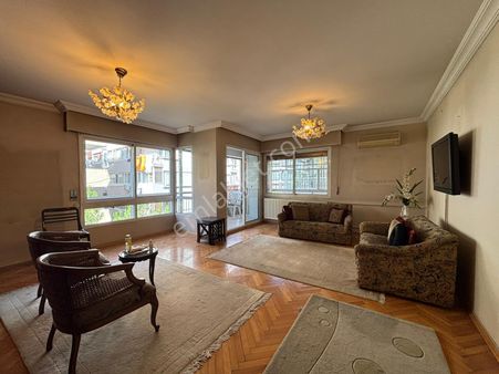 Alsancak Kültür Mahallesi Gül Sokakta 3+1 Köşe Boş Satılık Daire