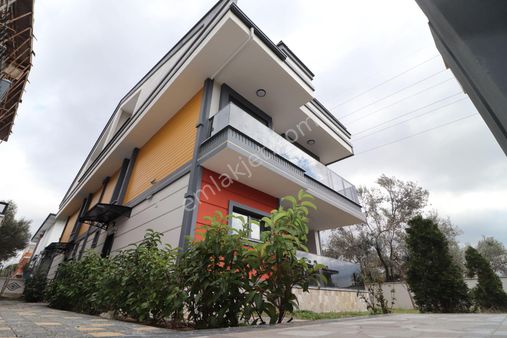 Irmaksudan Zeytinli De Doğanın İçinde Dağ Manzaralı 4+1 Villa