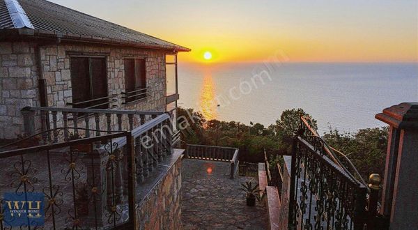 Perşembe Yason Burnunda Muhteşem Manzaralı Havuzlu Taş Villa