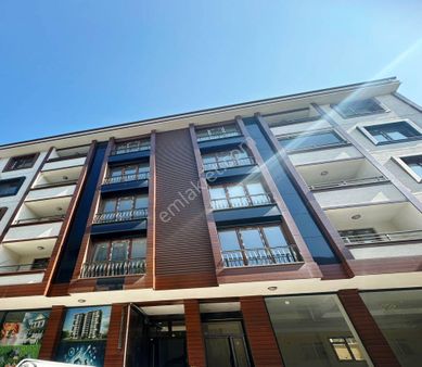 Ağca Yapı'dan Balkonlu Geniş M2'li Satılık 3+1 Ara Kat Daire