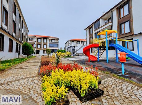 Aziziye'de Denize Yakın Havuzlu Arakat Eşyalı Kombi Petekli