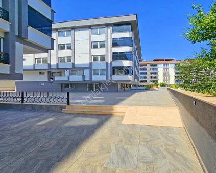 Beylikdüzü Kavaklı'da Kısa Katlı Otoparklı Sıfır Dublex- Nuev