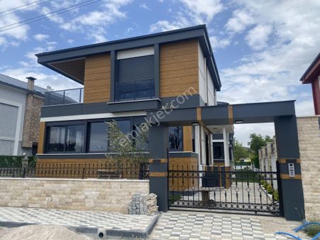 Balıkesir Ayvalık Camlık Ta Satılık Mustakil Villa