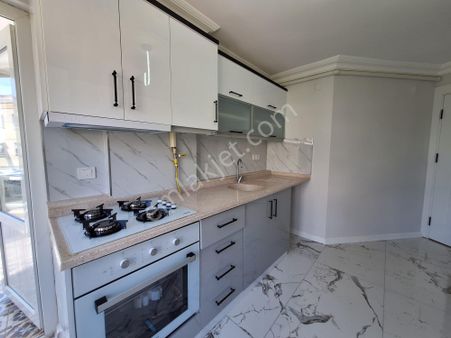 Kumsaldan Altınkumda Kapalı Cam Balkonlu Ayrı Mutfaklı_2+1_daire