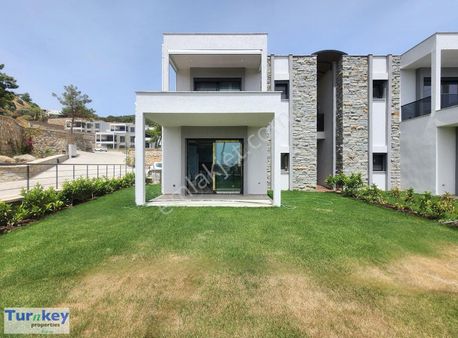 Oasis Avm'ye Yakın Geniş Bahçeli Satılık 3+1 Bahçe Katı Daire