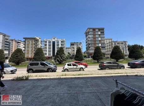 Rw Betadan Atakent Tranvay Duragında Yatırımlık Dükkan