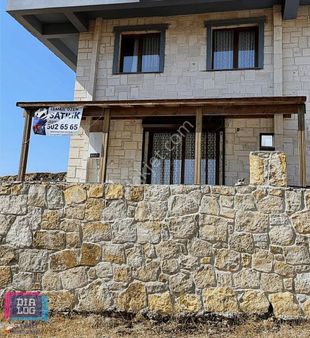 Foça Kazım Dirik'de Deniz Manzaralı 3+1 Bahçeli Geniş Dubleks