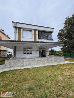 Çakırlar'da 3+1 Satılık Tripleks Villa